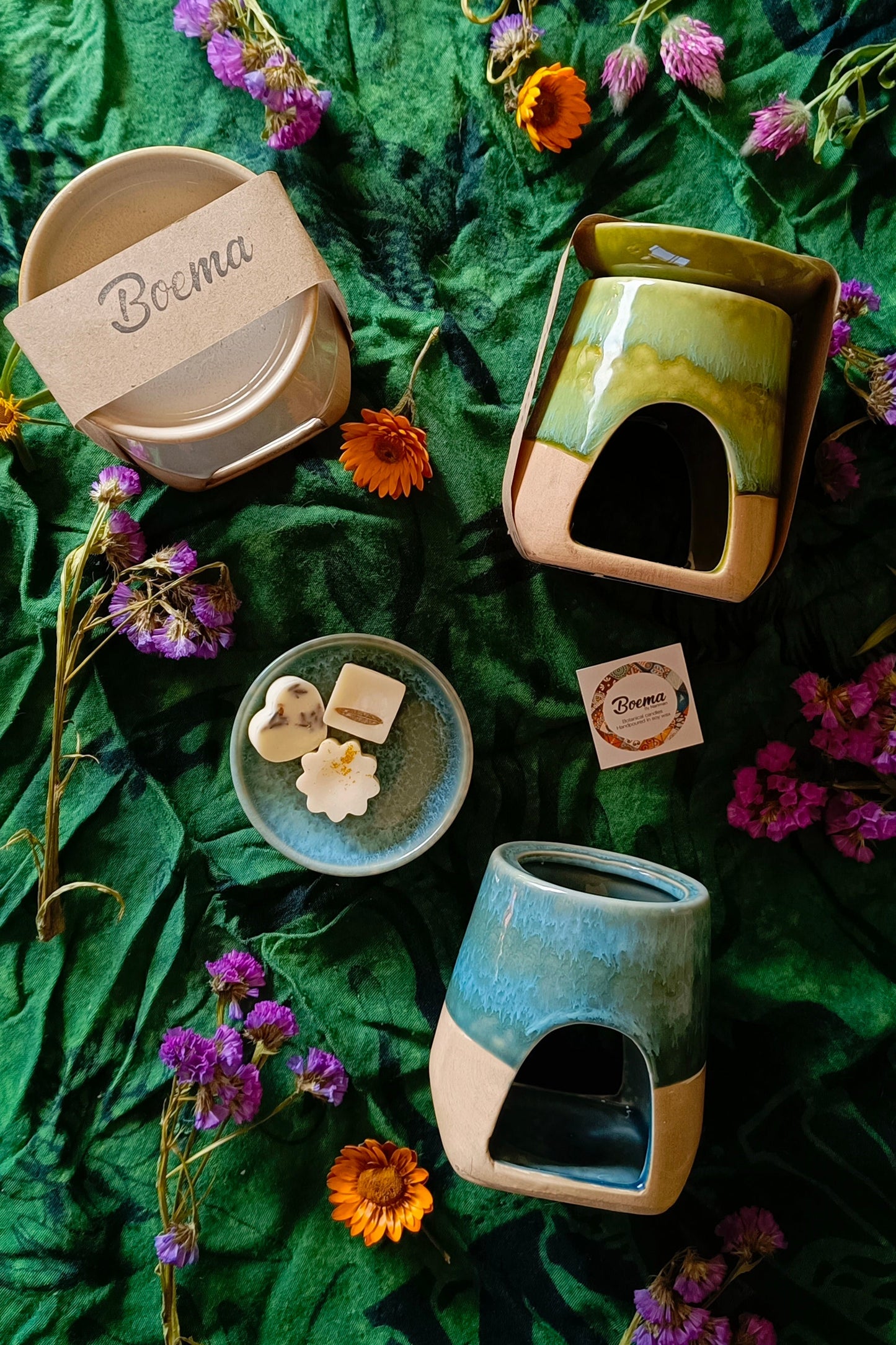 Ceramic burner with 'Boema' branding on a green leafy background with flowers and soy melts