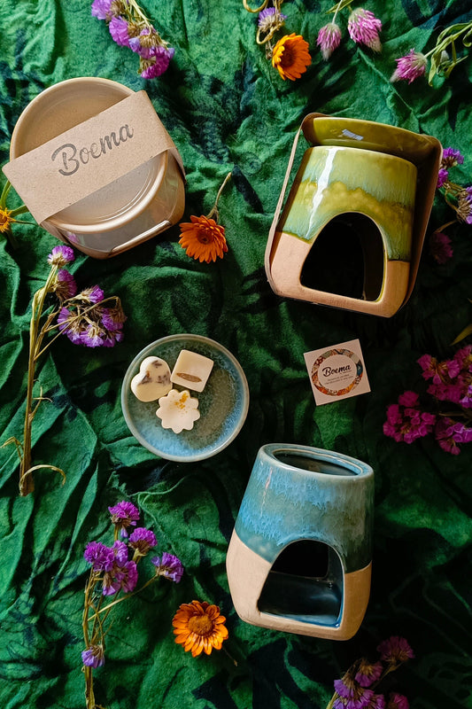 Ceramic burner with 'Boema' branding on a green leafy background with flowers and soy melts