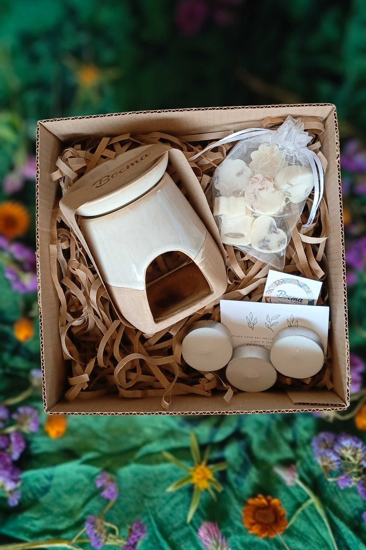 burner package box with beige ceramic burner soy melts and candles gift box